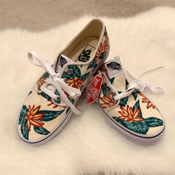 Vans Shoes - 1 Hr! NWT Vans Palm print Hawaii vibes size 8